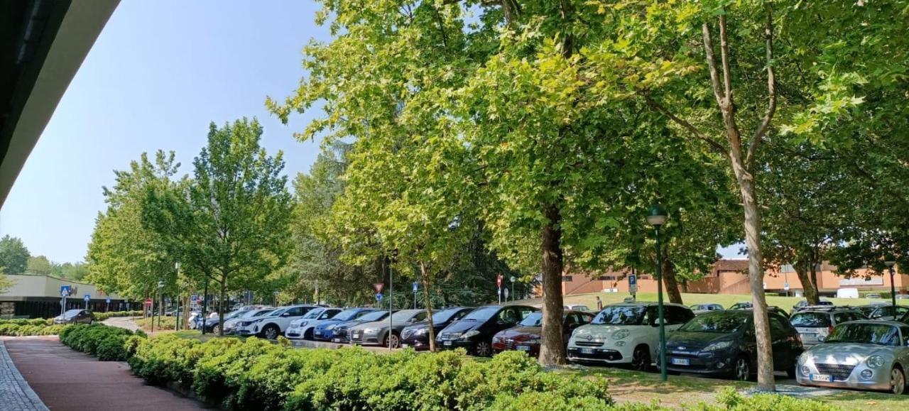 Appartamento DeLuxe con parcheggio gratuito Segrate Esterno foto