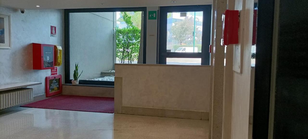 Appartamento DeLuxe con parcheggio gratuito Segrate Esterno foto